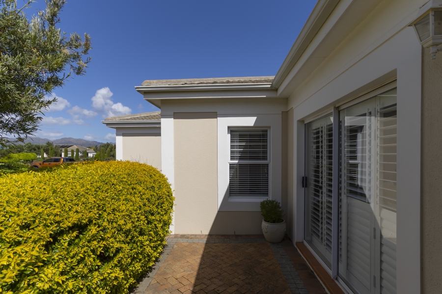 To Let 3 Bedroom Property for Rent in Heritage Park Western Cape